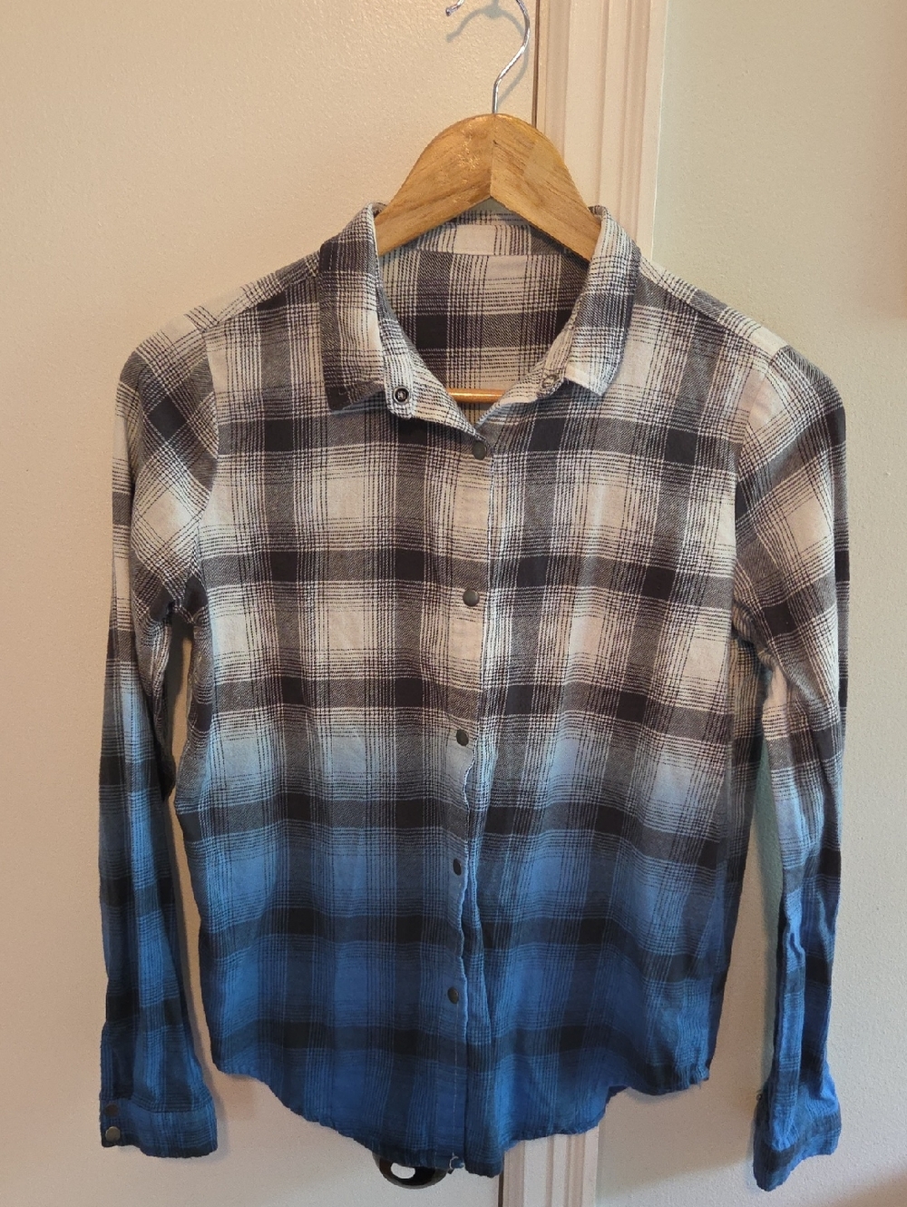 Men's Blue Gradient Plaid Button-Up Shirt